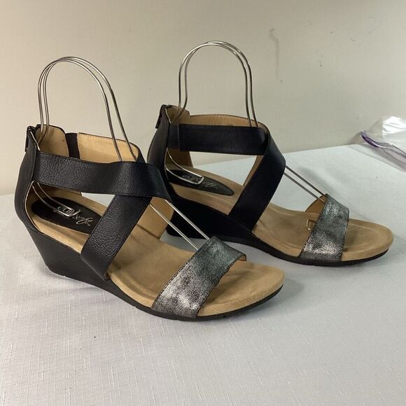 Euro Soft Women’s Black and Gunmetal Strappy Wedge Sandal Size 10 - Picture 2 of 10